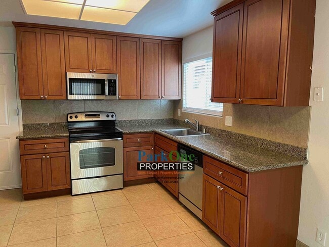 Building Photo - House With Paved Side Yard and Spacious Backyard in Pinole Now Available!!