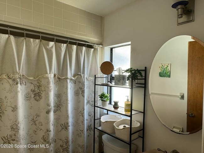 Building Photo - 8154 Ridgewood Ave