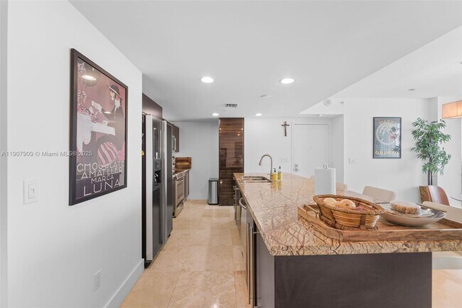 Building Photo - 665 NE 25th St