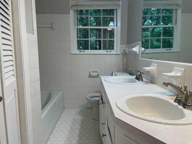 Building Photo - Home For Rent - Brookwood Forest