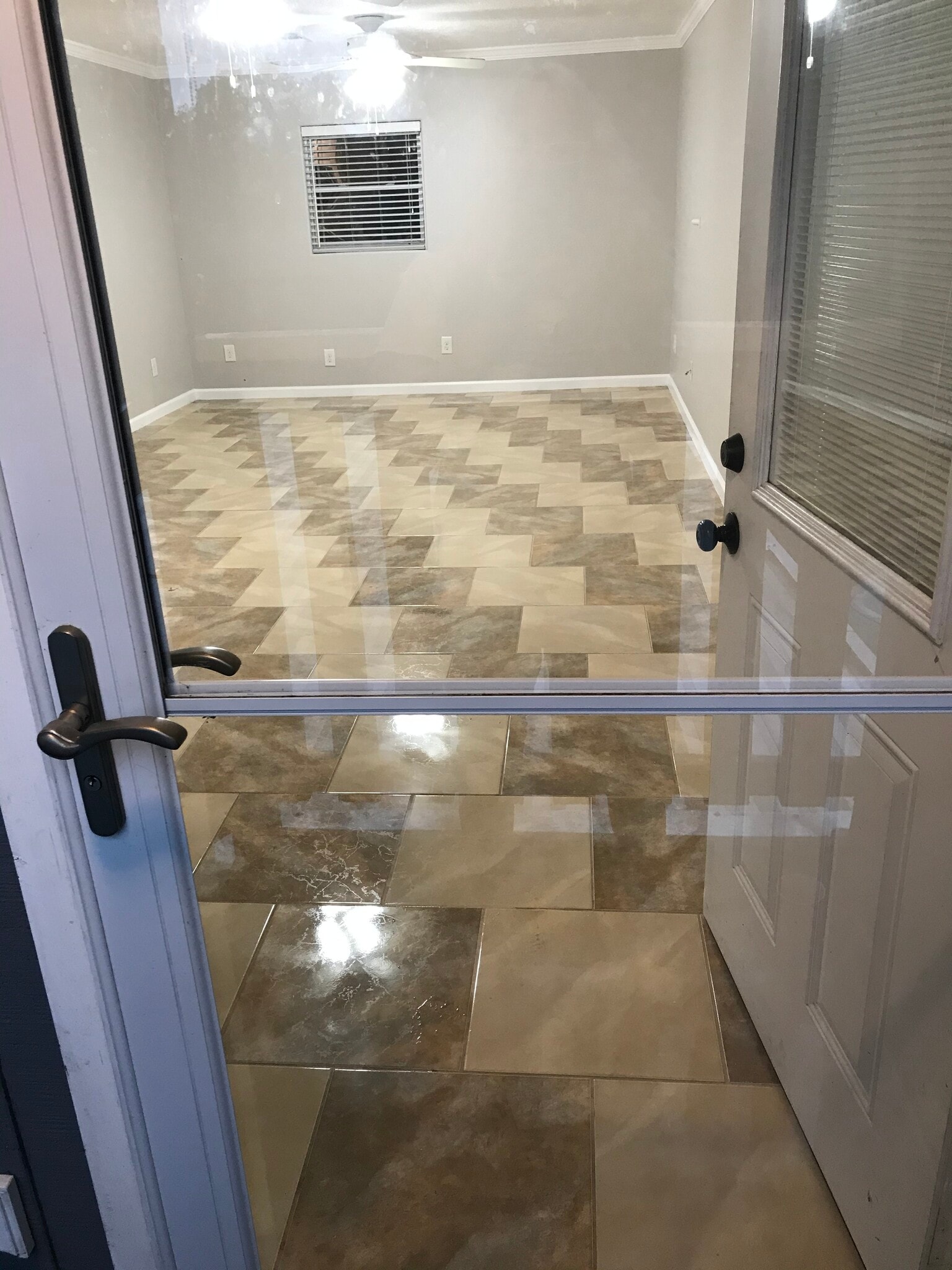 Entry door - 3620 Mirror Ct