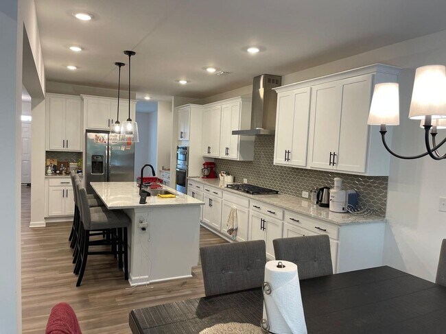 Building Photo - 632 Gilles Ln
