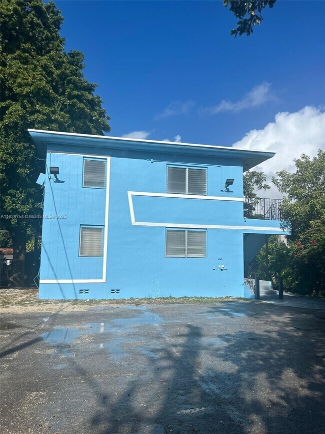 Building Photo - 1565 SW 6th St