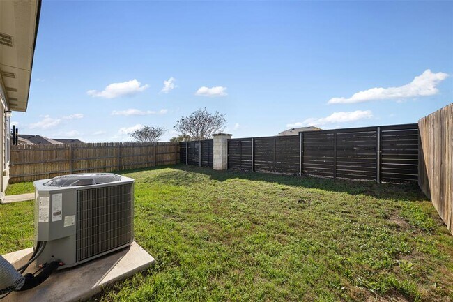 Building Photo - 128 Presidential Path