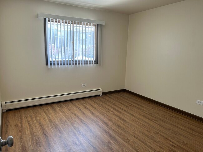 Building Photo - 1135 Royal Blvd