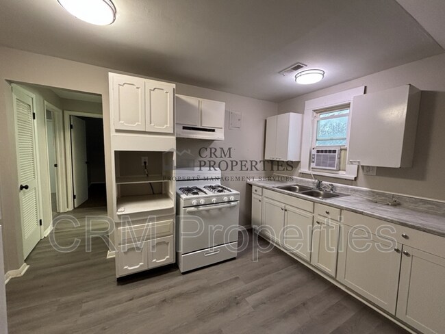 Building Photo - 1039 S Washington St