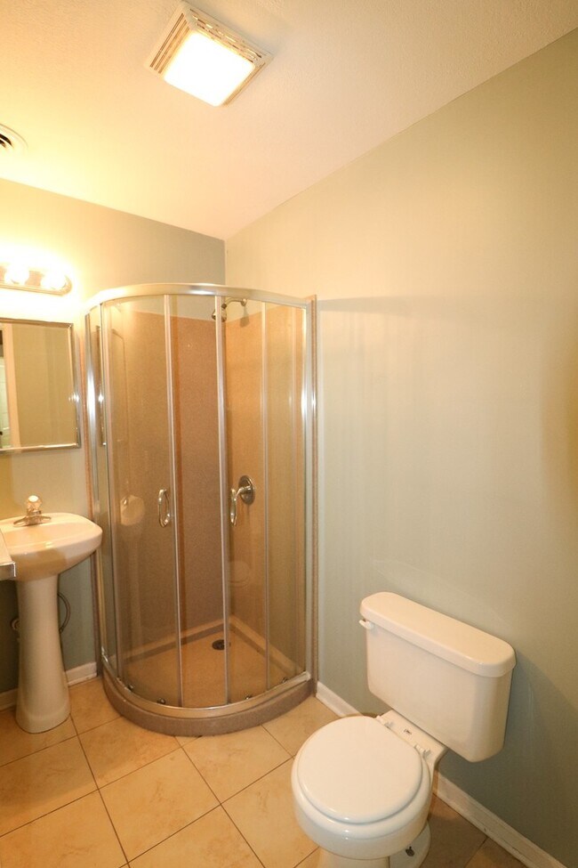 Building Photo - 826 Vattier Street