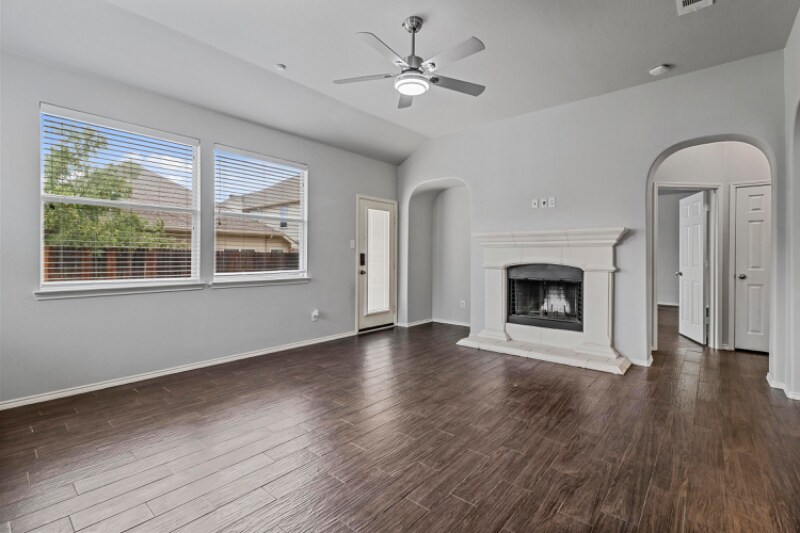 Building Photo - 5209 Memorial Dr