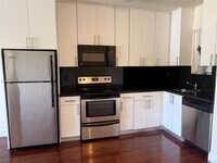Building Photo - 2880 Pine Tree Dr