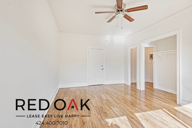 Building Photo - Beautiful Studio with Hardwood Style Floor...