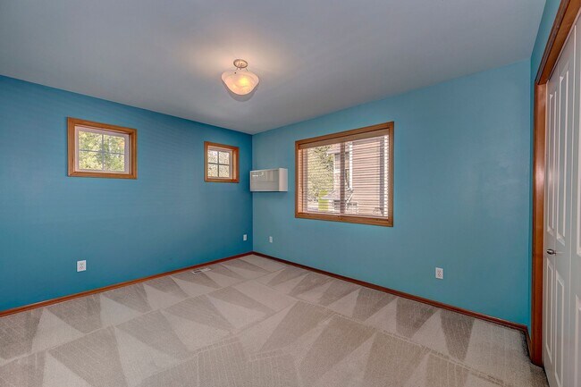 Building Photo - 4 bed 3 bath plus bonus room in Bothell
