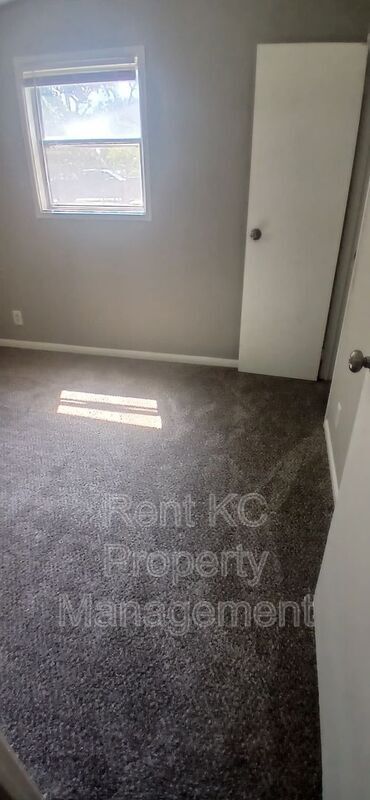 Building Photo - 412 N Cochise Dr