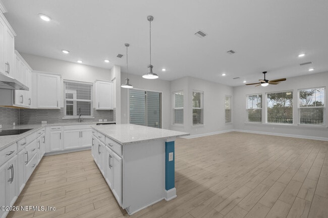 Building Photo - 7400 Beach Walk Pl