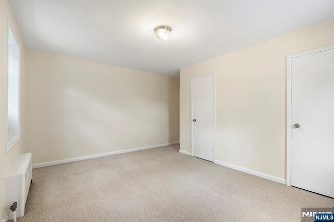 Building Photo - 2350 Linwood Ave