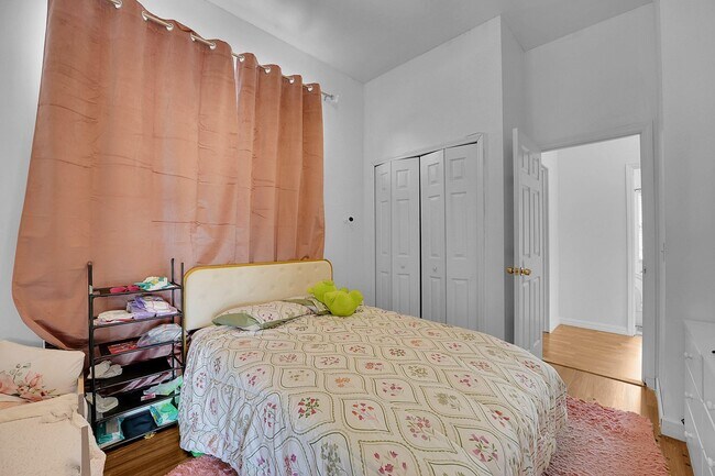 Building Photo - 333 SW Dwight Ave