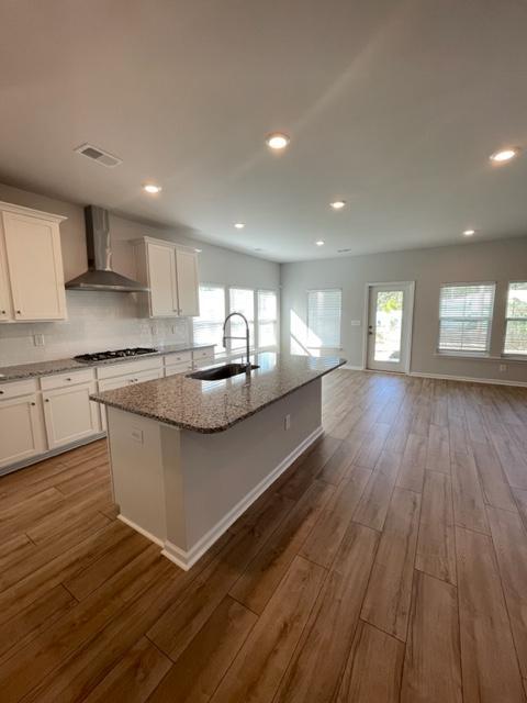 Building Photo - 2062 Santa Maria St