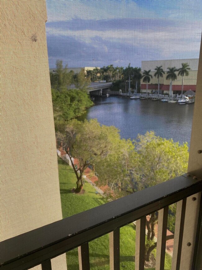 Building Photo - 22 Royal Palm Way