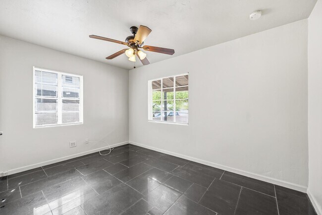 Building Photo - 9427 N 1st Ave