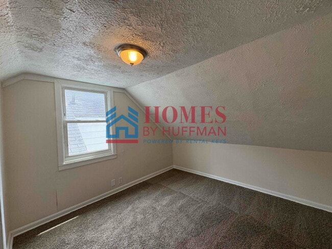 Building Photo - Three Bedroom House | Two Bathroom
