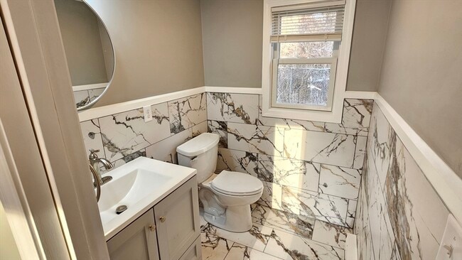 Building Photo - 825 Scenic Hwy