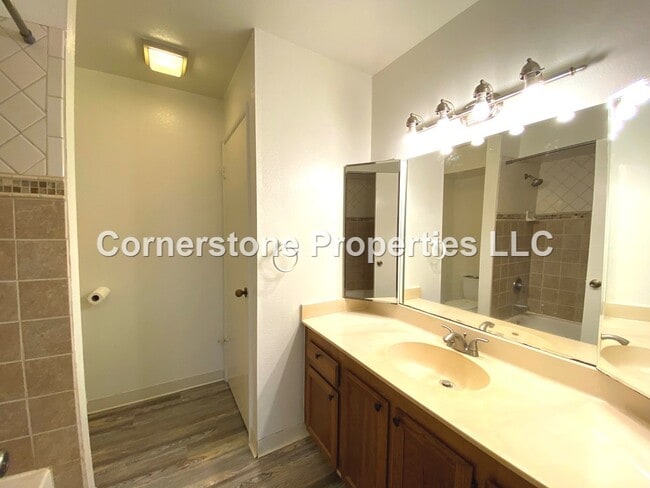 Building Photo - 2069 California Ave