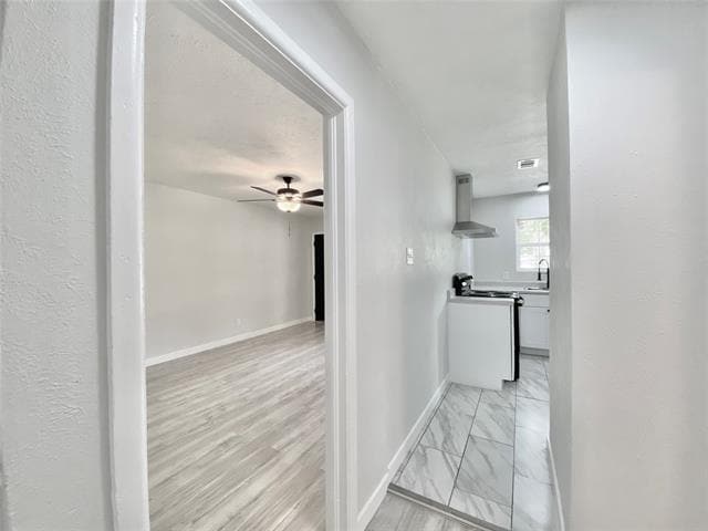 Building Photo - 923 Fernwood Ave