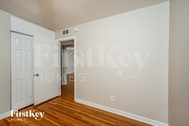 Building Photo - 129 Briar Grove Dr