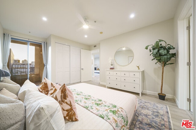 Building Photo - 625 S Berendo St