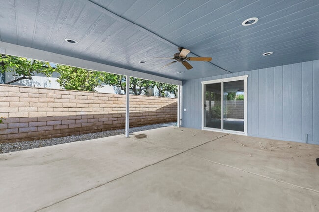 Building Photo - 74647 Azurite Cir E