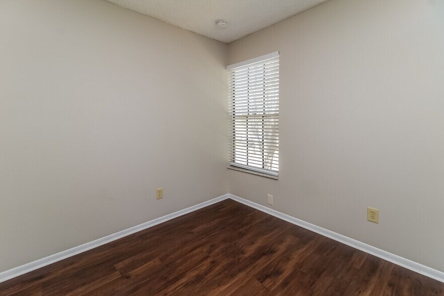 Building Photo - 1240 Crossfield Dr