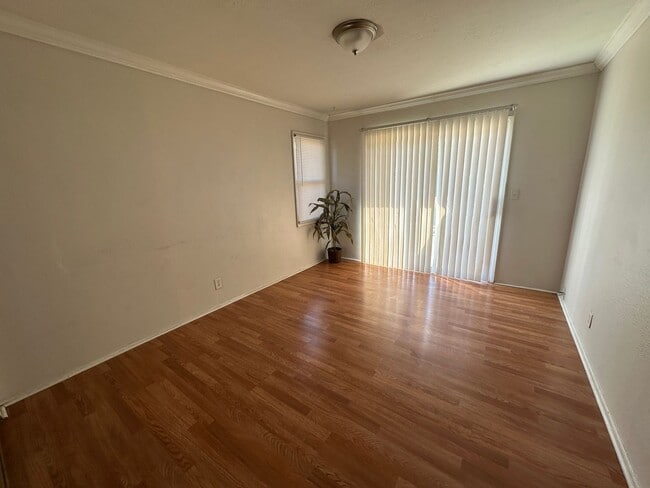 Building Photo - Single family 2 bedroom 1 bath, yard