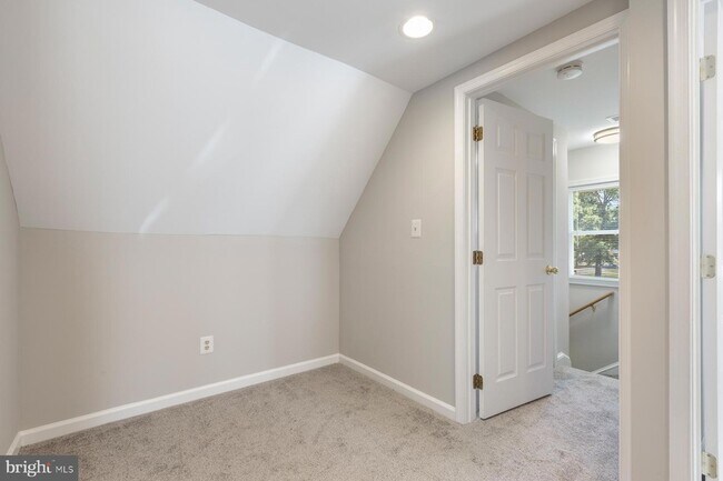 Building Photo - 6903 Friendship Rd