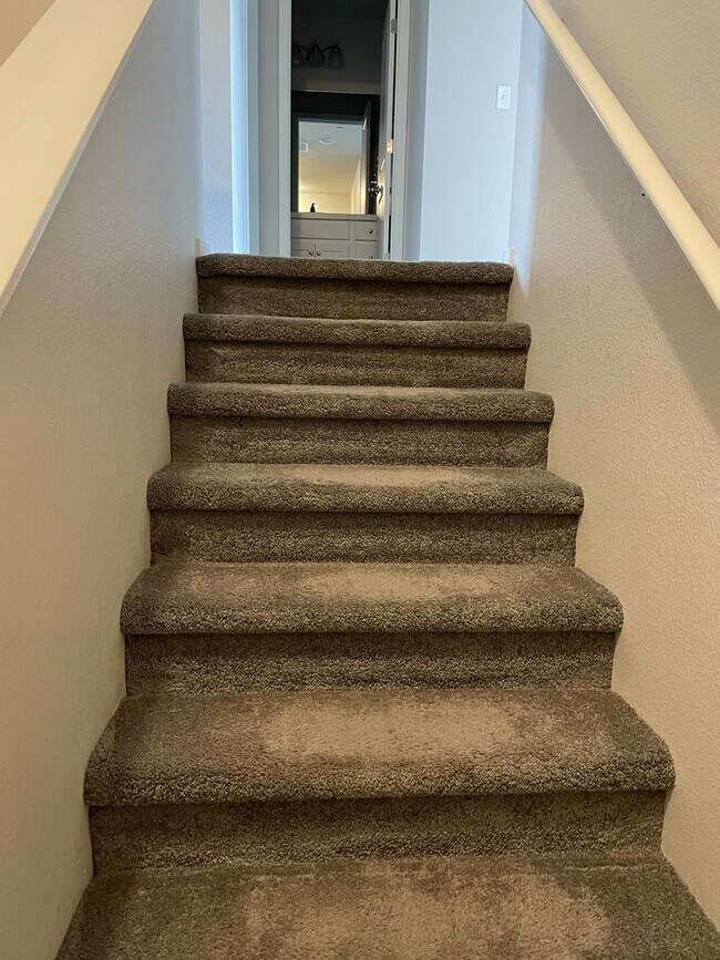 Building Photo - Luxury Rowhouse w/ 2-Car Garage in NE Ft. Collins