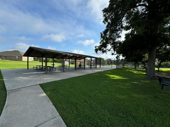 Building Photo - 1216 Lake View Dr