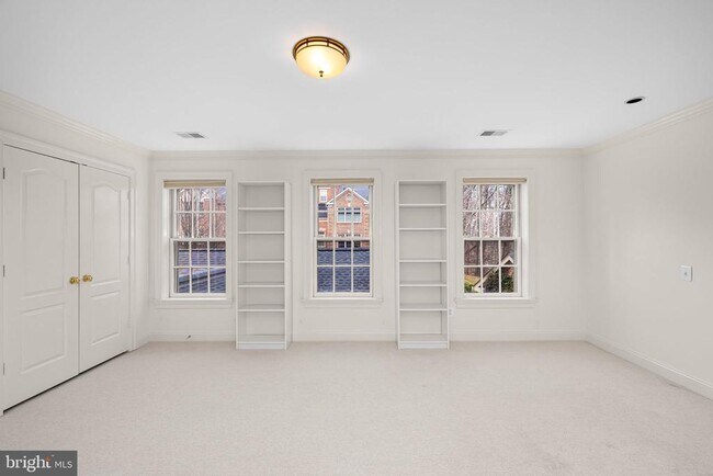 Building Photo - 4049 Mansion Dr NW