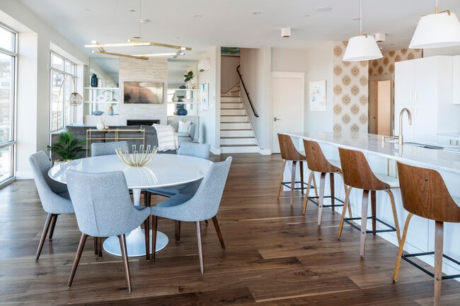 Building Photo - 50 India St