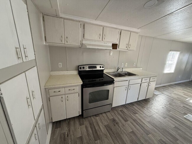 Building Photo - 8135 Tolles Dr