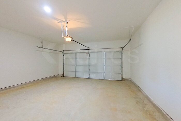 Building Photo - 304 Silver Maple Ln