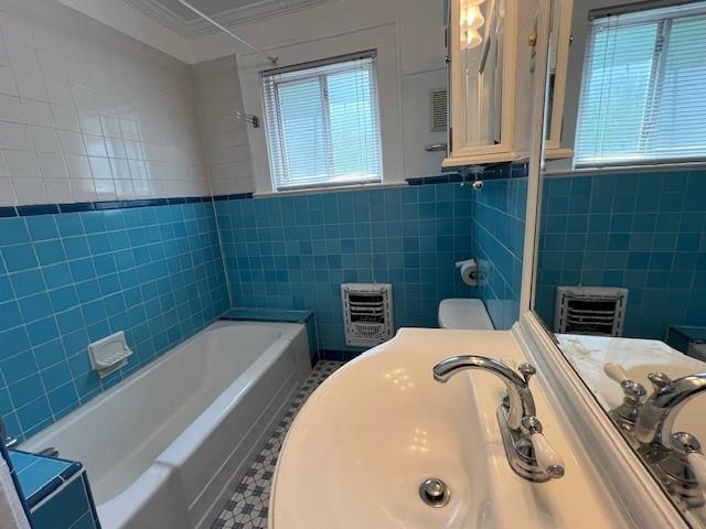 Building Photo - 209 E 35th St