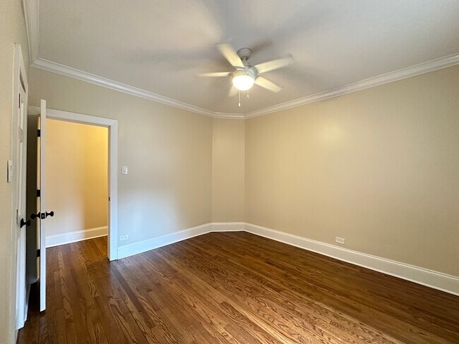 Building Photo - 1364 E 52nd St