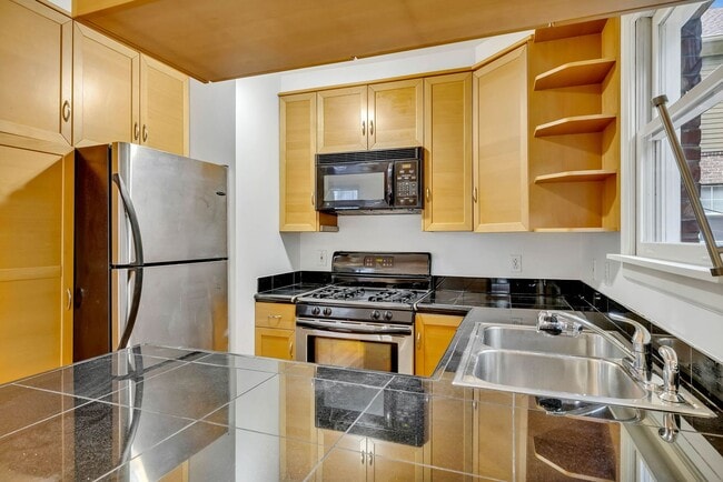 Building Photo - Charming and well-maintained 2-bd 1-bath h...