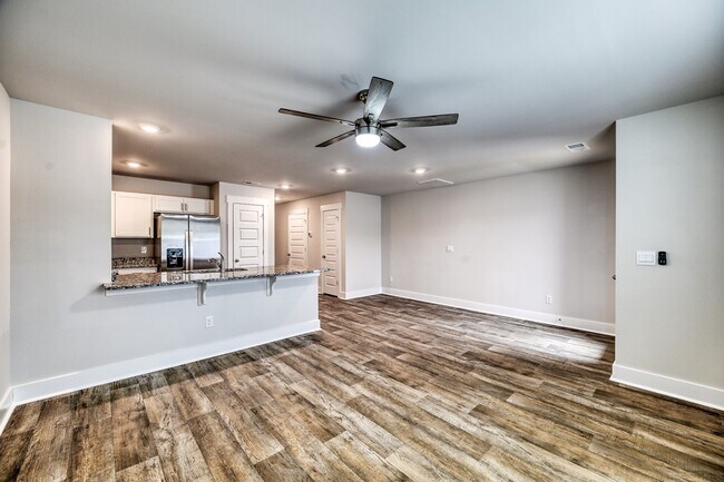 Building Photo - 103 S Grassland Rd