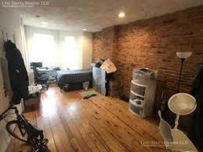 Building Photo - No Brokers Fee, Large Duplex in Fenway, Heat, Hot Water Included, Laundry on a Site