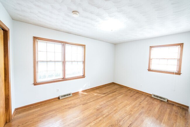 Building Photo - 4 Bedroom || 3 Bathroom Home with Finished Basement