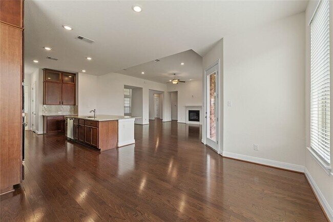 Building Photo - 5704 Monrovia Ln