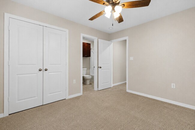 Building Photo - 159 S Bend Dr