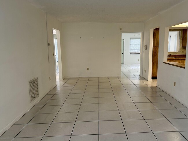 Building Photo - 6049 Olivewood Cir