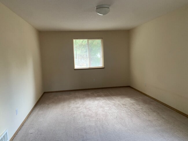 Building Photo - Splendid 3-bdr/2.5 bath home in the beautiful Buck Run Community in Sisters, OR!