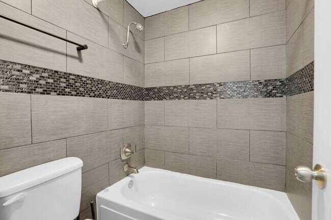 Building Photo - 1 Bedroom, 1 bath, 3rd floor Apartment