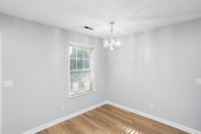 Building Photo - 2029 Williams Valley Dr